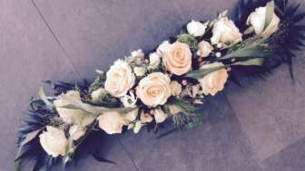 Gesteck mit weissen Blumen