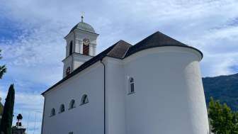 Aussenansicht der Pfarrkirche St. Peter und Paul