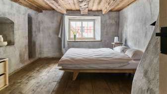 Schlafzimmer mit Doppelbett