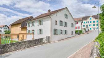 Aussenansicht der restaurierten Hofstätte