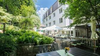 SH_Restaurant_Terrasse_Bäume_Sommer
