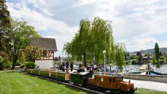 SteinamRhein_Liliputbahn_Rhein_Frühling