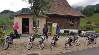 Töffli Gruppe vor der Gold Trophy
