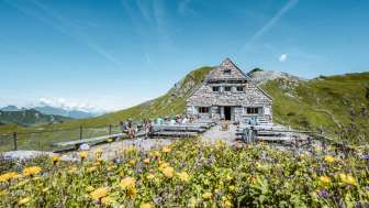Pfälzerhütte mit Terrasse auf dem Bettlerjoch
