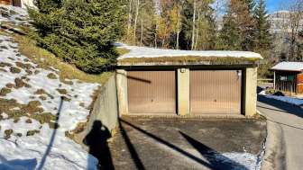 Garage & Aussenparkplatz