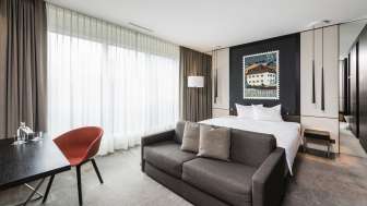 Stilvoll eingerichtetes Doppelzimmer im b_smart hotel in Bendern