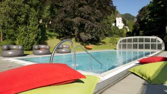 Poolanlage und Wellnessbereich