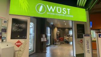 Eingang der Bäckerei Wüst