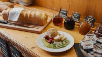 Liebevoll angerichtetes Frühstücksbuffet im Hotel Oberland