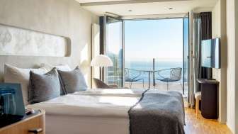 Zimmer mit Balkon und Seesicht
