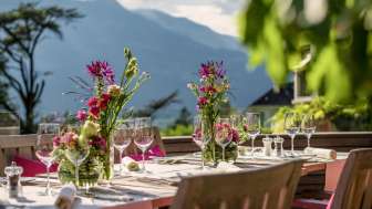Gedeckter Tisch im Adlernest im Park Hotel Sonnenhof