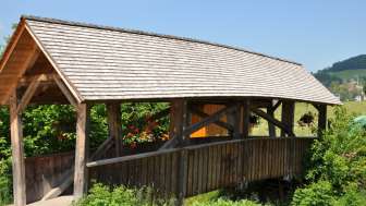 Holzbrücke Sommer