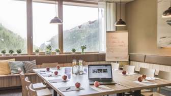 Besprechungstisch JUFA Hotel Malbun
