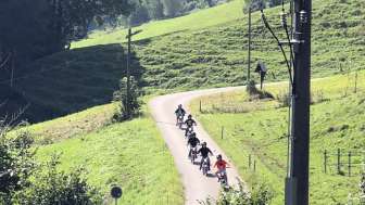 Töffligruppe von weitem