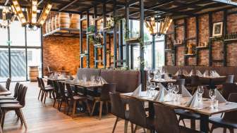 Stilvoller Restaurantbereich der Liechtensteiner Braustube