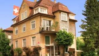 Haupthaus und Check