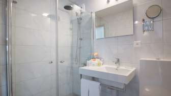 Badezimmer mit Dusche