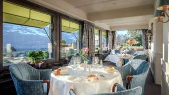 Restaurant des Park Hotel Sonnenhof mit Blick auf die Berge
