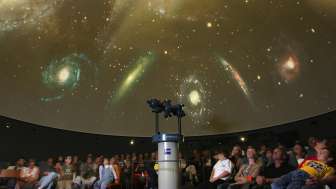 Spektakuläre Projektionen in der 360°-Kuppel des Bodensee Planetariums.