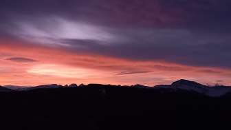Aussicht mit rotem Himmel