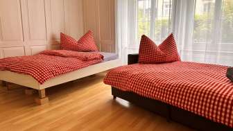 Bett mit Schlafsofa