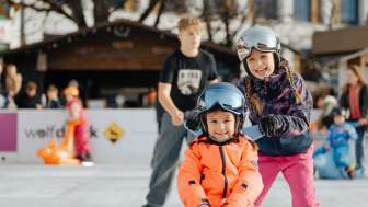 Schlittschuhlaufen bei «Vaduz on Ice» auf dem Rathausplatz