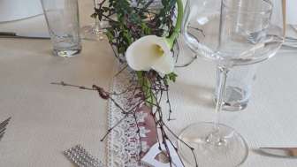Liebevoll gedeckte Tafel