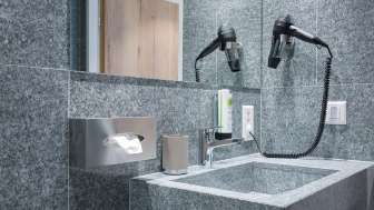 Badezimmer im Vaduzerhof by b_smart