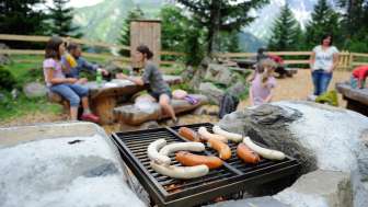 Für ein feindes Zmittagessen hat es meherere Grillstellen