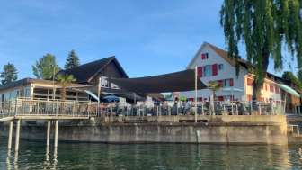 Im Restaurant Pier entspannen und den See geniessen