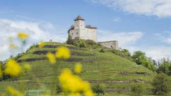 Die Burg Gutenberg thront auf einem Hügel in Balzers in Liechtenstein