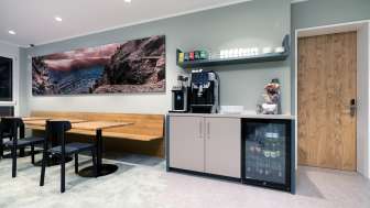 Gemütliche Caféteria im b_smart motel