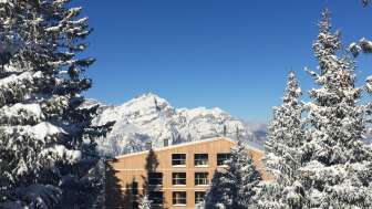Berghotel Mettmen Winter Aussenansicht