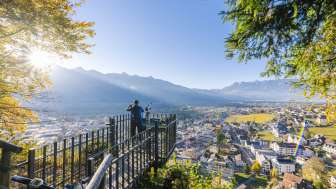Aussichtspunkt am Känzile in Vaduz mit Blick über das Rheintal und die Alpen