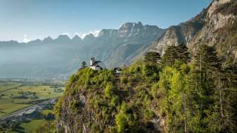 Kapelle St. Georgen mit Blick auf die Churfirsten
