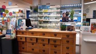Apodro Drogerie innen Apothekerschrank