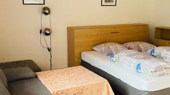 Zimmer mit Balkon