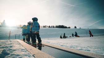 Auf dem Förderband Atzmännig im Schnee