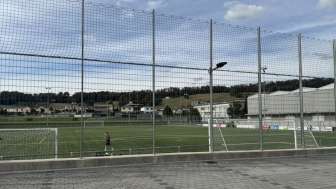Mit Fussballplatz