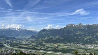Blick von der Terrasse auf das Rheintal