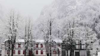 Hotel Tödi Winter aussenansicht