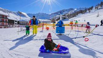 Sonniger Wintertag im malbi-park – Spiel, Spass und Schlittelvergnügen für die ganze Familie