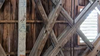 Detailaufnahme der Innenkonstruktion der Brücke