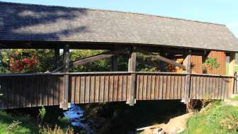 Holzbrücke Sommer