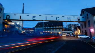 Aussenaufnahme beim Eindunkeln